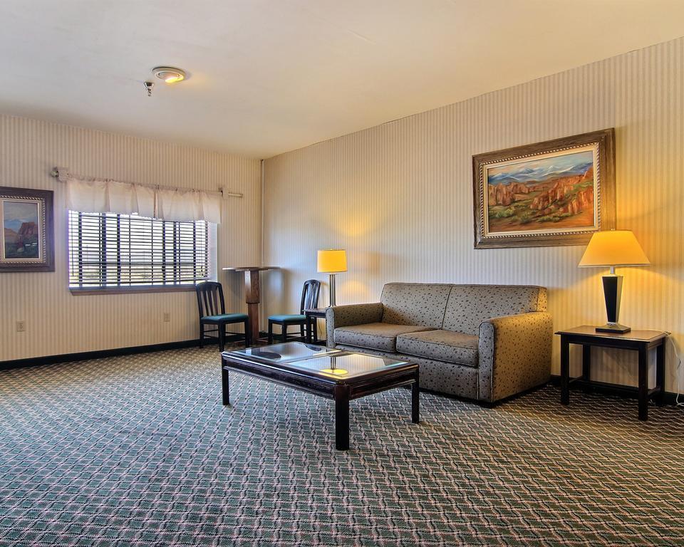 Quality Inn & Suites Grants - I-40 מראה חיצוני תמונה