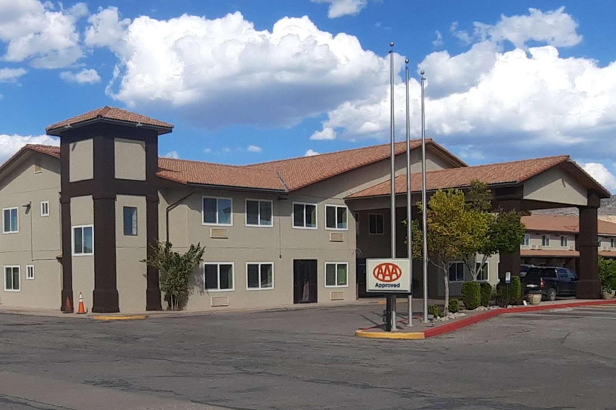 Quality Inn & Suites Grants - I-40 מראה חיצוני תמונה